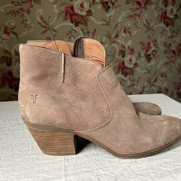 Size 10 Frye Booties - Picture 1 of 4